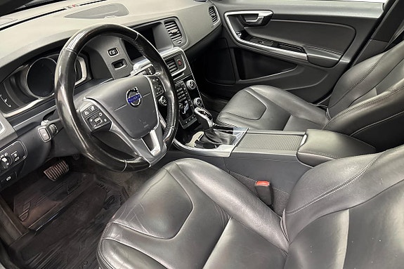 Volvo V60 Cross Country 8 of 23