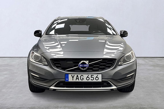 Volvo V60 Cross Country 7 of 23