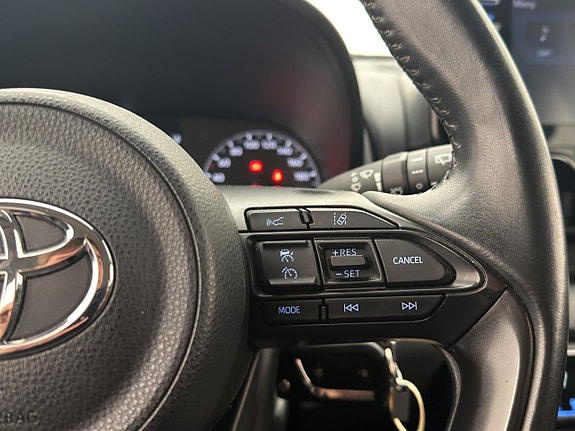 Toyota Yaris 18 of 30