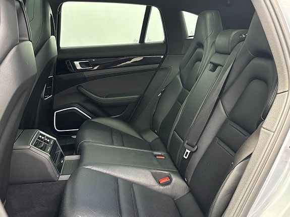 Porsche Panamera 4 11 of 16