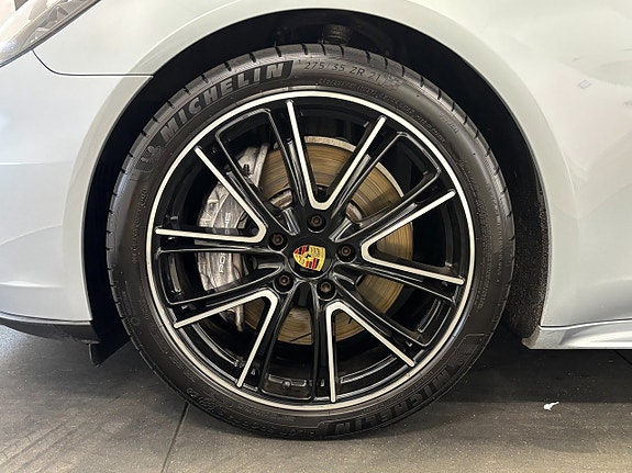 Porsche Panamera 4 8 of 16