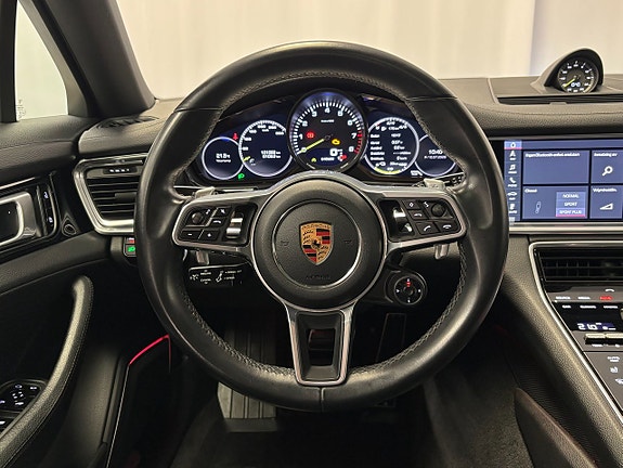 Porsche Panamera 4 14 of 16