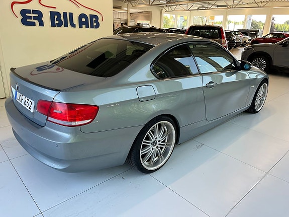 BMW 325i 4 of 7