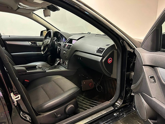 Mercedes-Benz C180 13 of 23