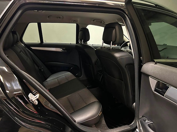 Mercedes-Benz C180 14 of 23