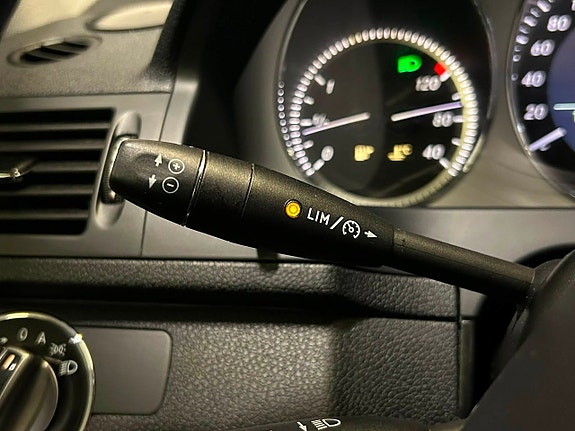 Mercedes-Benz C180 21 of 23