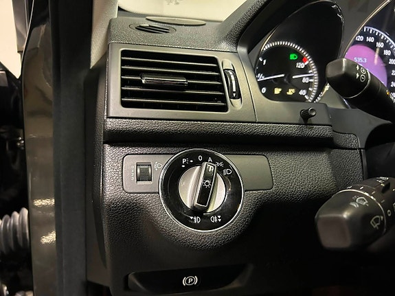Mercedes-Benz C180 20 of 23