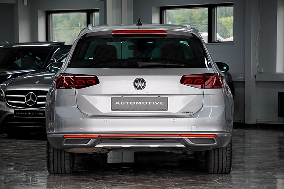 Volkswagen Passat Alltrack 3 of 21