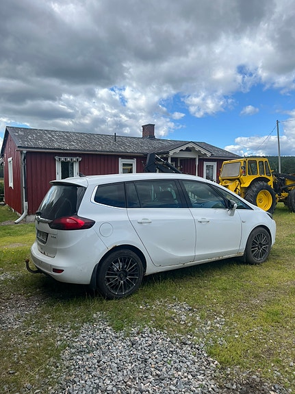 Opel Zafira Tourer 2 of 8