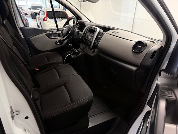 Renault Trafic 7 of 9