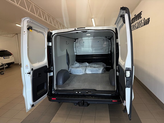 Renault Trafic 9 of 9
