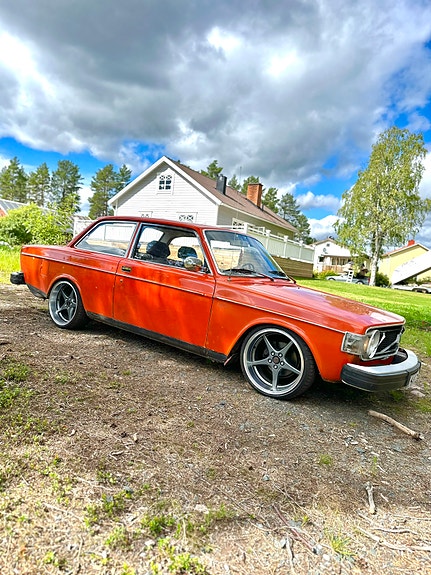 Volvo 142 2 of 5