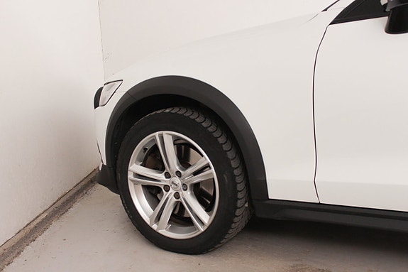 Volvo V60 Cross Country 10 of 24