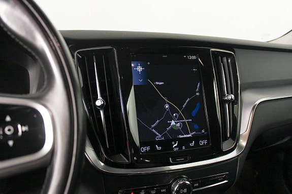 Volvo V60 Cross Country 17 of 24