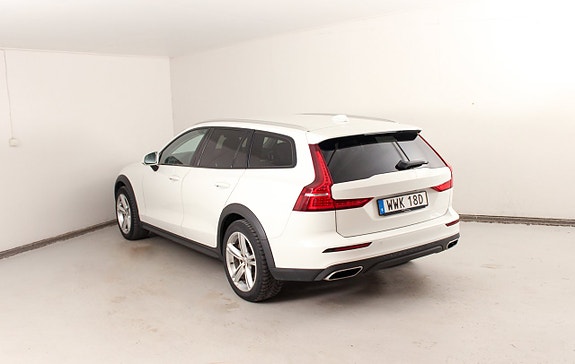 Volvo V60 Cross Country 8 of 24