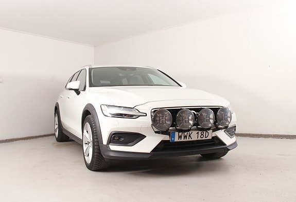 Volvo V60 Cross Country 4 of 24