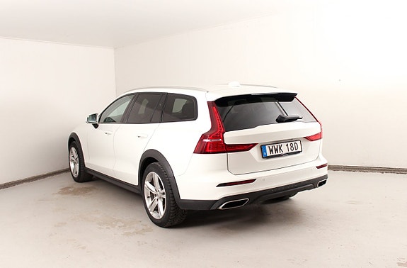 Volvo V60 Cross Country 9 of 24