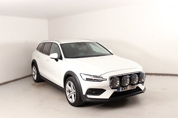 Volvo V60 Cross Country 3 of 24