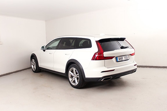 Volvo V60 Cross Country 7 of 24