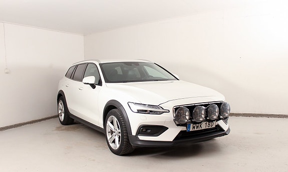 Volvo V60 Cross Country 2 of 24