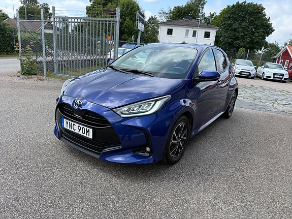 Toyota Yaris 2 of 23
