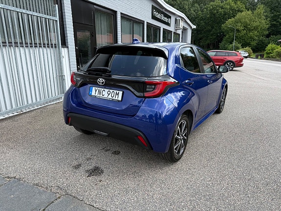 Toyota Yaris 3 of 23