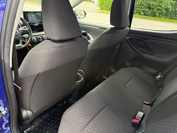 Toyota Yaris 7 of 23