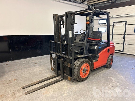 Motviktstruck Diesel EP CPCD30T8 2 of 6