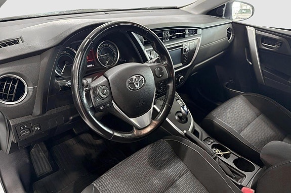 Toyota Auris 7 of 11