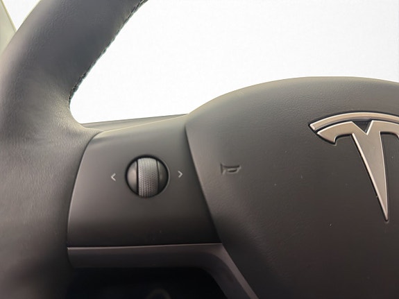 Tesla Model Y 12 of 30