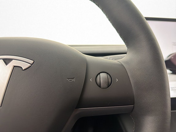 Tesla Model Y 13 of 30