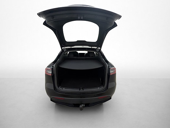 Tesla Model Y 25 of 30
