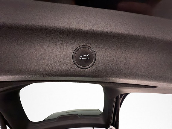 Tesla Model Y 26 of 30