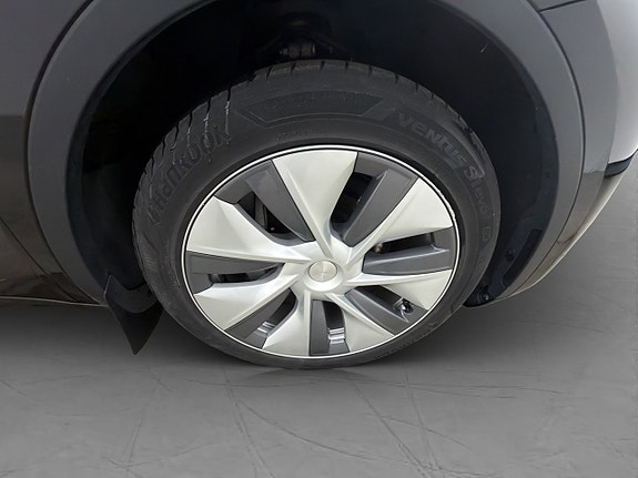Tesla Model Y 30 of 30