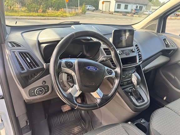 Ford Transit Connect 10 of 13