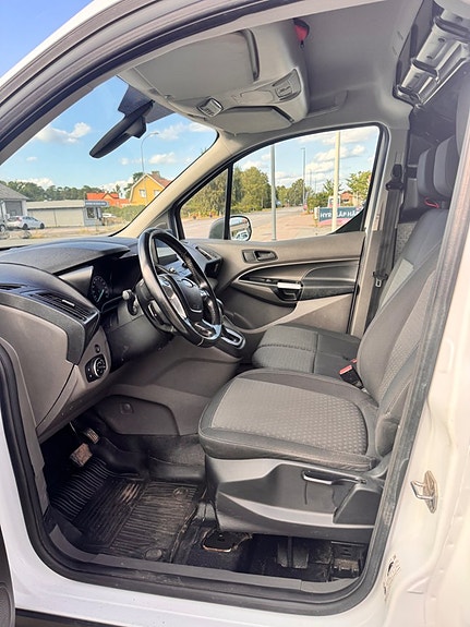 Ford Transit Connect 9 of 13
