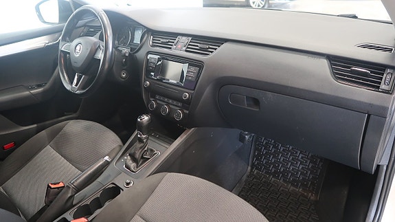 Skoda Octavia 10 of 17
