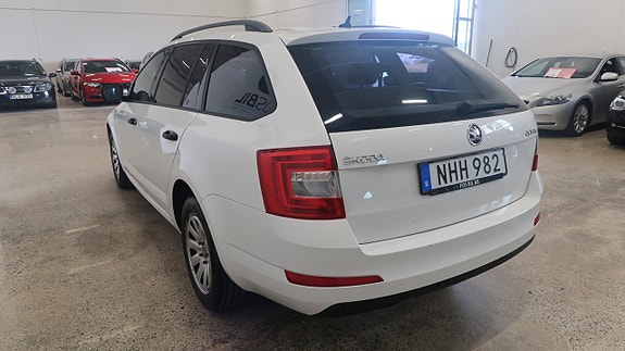 Skoda Octavia 6 of 17