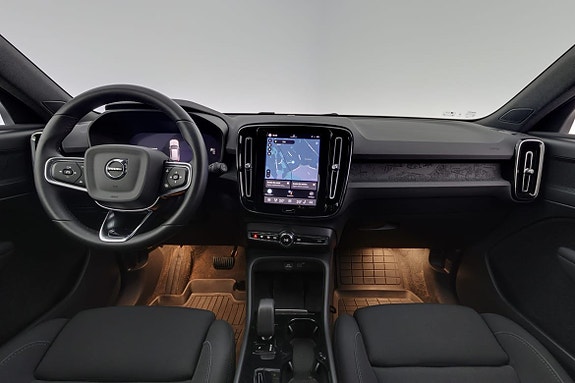Volvo XC40 7 of 19
