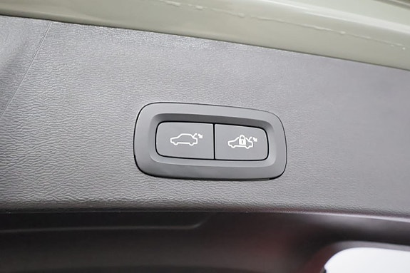 Volvo XC40 15 of 19