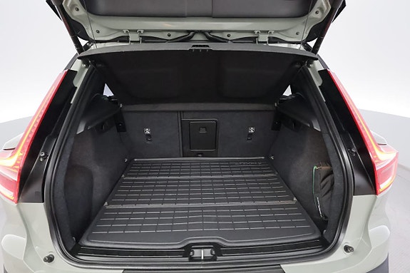 Volvo XC40 16 of 19
