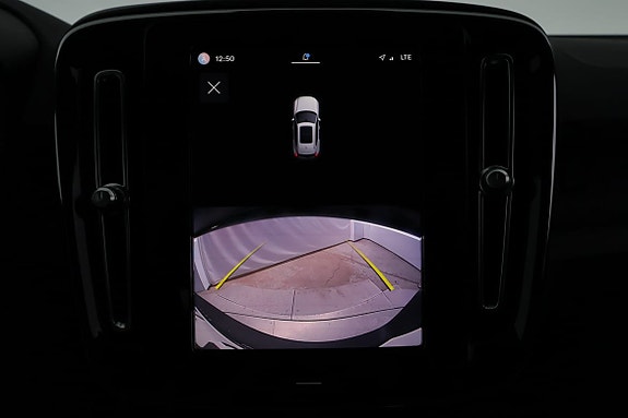Volvo XC40 11 of 19