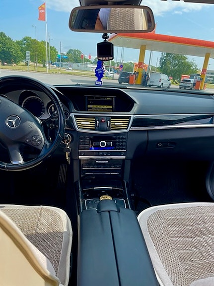 Mercedes-Benz E250 5 of 5