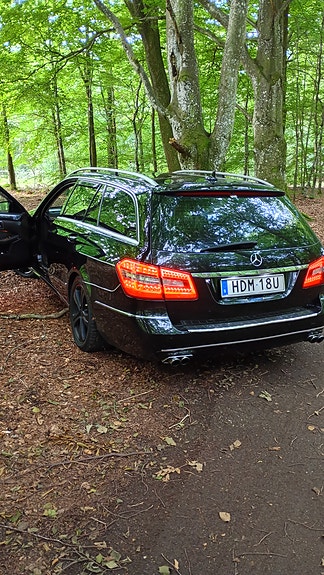 Mercedes-Benz E250 3 of 5