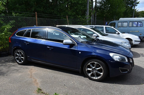 Volvo V60 2 of 12