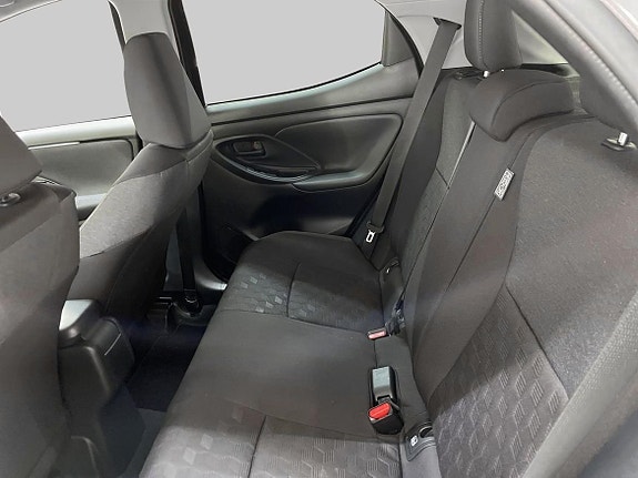 Toyota Yaris 10 of 21