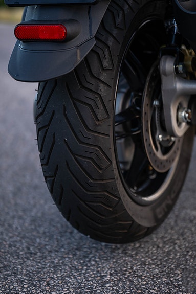 Piaggio BEVERLY 350, premiumskoter i nyskick 7 of 17