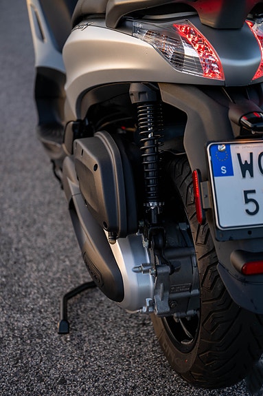 Piaggio BEVERLY 350, premiumskoter i nyskick 15 of 17