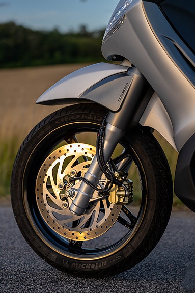 Piaggio BEVERLY 350, premiumskoter i nyskick 13 of 17