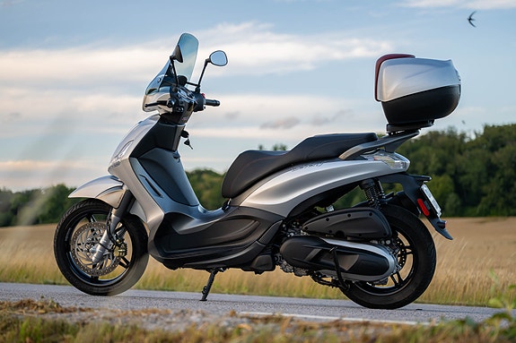 Piaggio BEVERLY 350, premiumskoter i nyskick 2 of 17